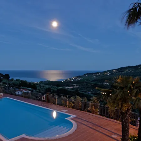 Liliana Hotel 3*