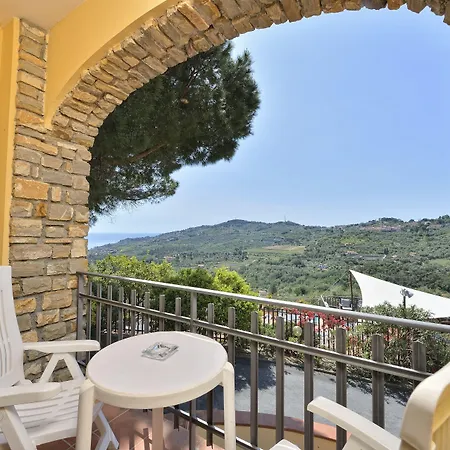 Liliana Hotel 3*