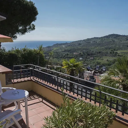 Liliana Hotel 3*