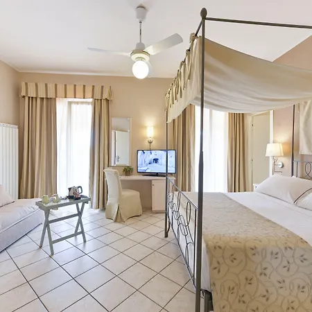 Liliana Hotel 3*